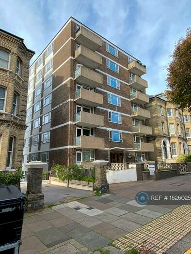 2 Bedroom Flat To Rent In Hereford Court, Hove, BN3