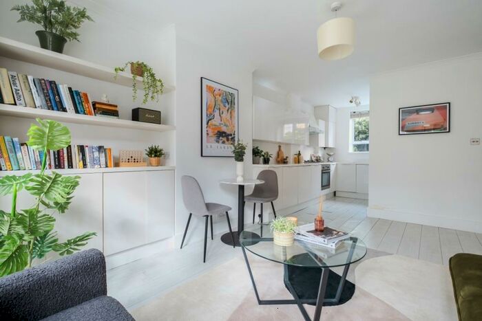 2 Bedroom Flat To Rent In Upper Street London, N1