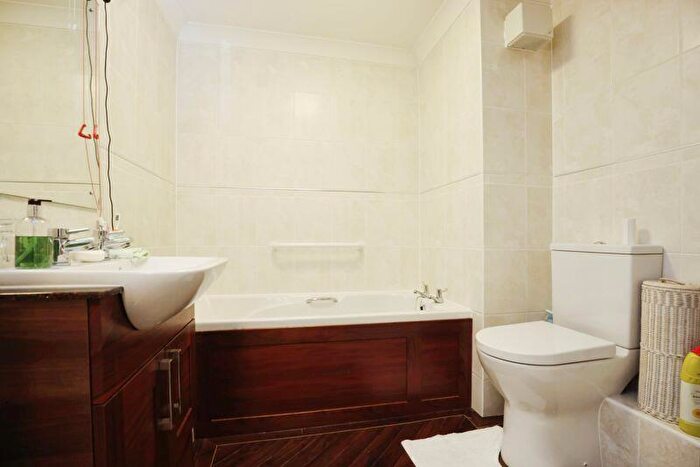 2 Bedroom Retirement Property For Sale In Hathaway Court, Stratford-upon-Avon, CV37