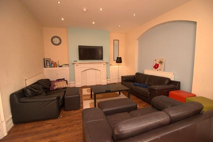 12 Bedroom House To Rent In Grosvenor Road, Leeds, LS6