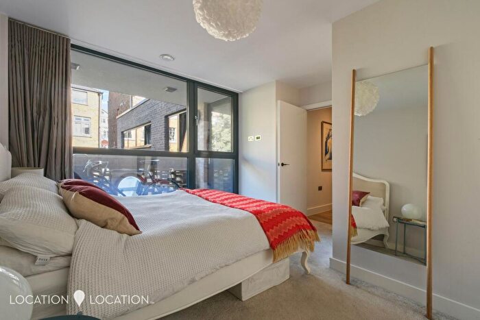 1 Bedroom Flat For Sale In Knightswood House, Rowe Lane, E9