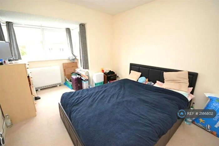 2 Bedroom Flat To Rent In Frescade Crescent, Basingstoke, RG21