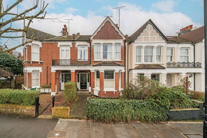 2 Bedroom Flat To Rent In Muswell Avenue, London, N10
