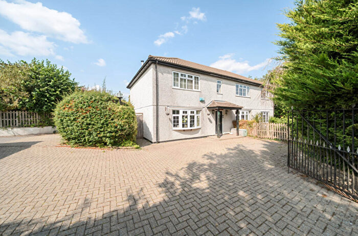 5 Bedroom Detached House For Sale In New Road, Chiseldon, Swindon, SN4