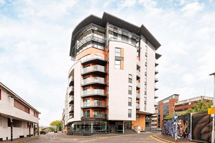 1 Bedroom Flat To Rent In Water Lane, Kingston, Kingston Upon Thames, KT1