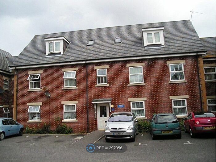 2 Bedroom Flat To Rent In Ivy Court, Bournemouth, BH9