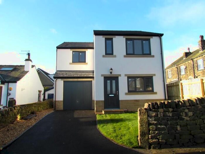 3 Bedroom Detached House To Rent In Sheriff Lane, Bingley, West Yorkshire BD16