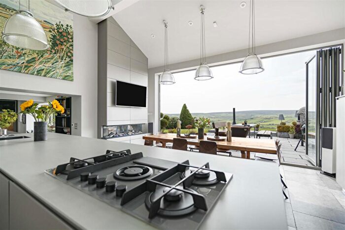 3 Bedroom Barn Conversion For Sale In Haws Barn, Cowling Hill, BD22