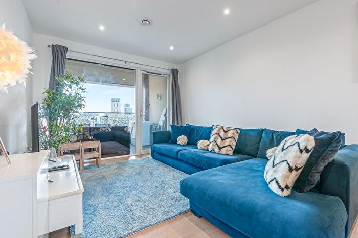 3 Bedroom Flat To Rent In East Village, E20