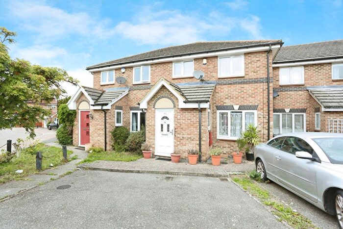 3 Bedroom End Of Terrace House For Sale In Ridgewell Close, Sydenham, London, SE26