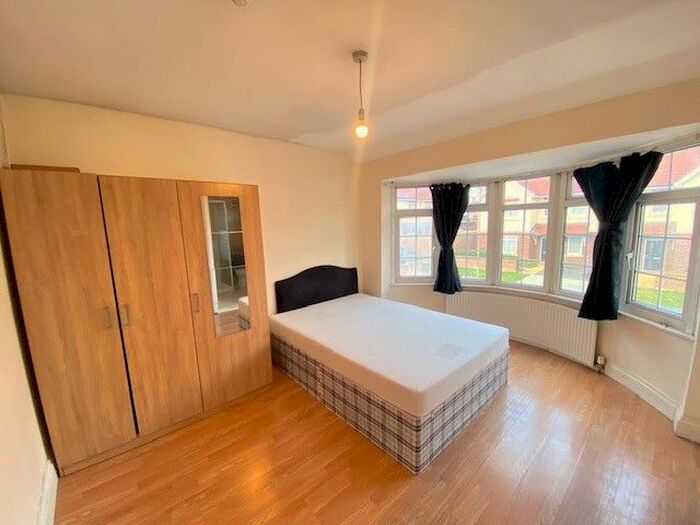 Studio To Rent In Rookery Close, Colindale, NW9