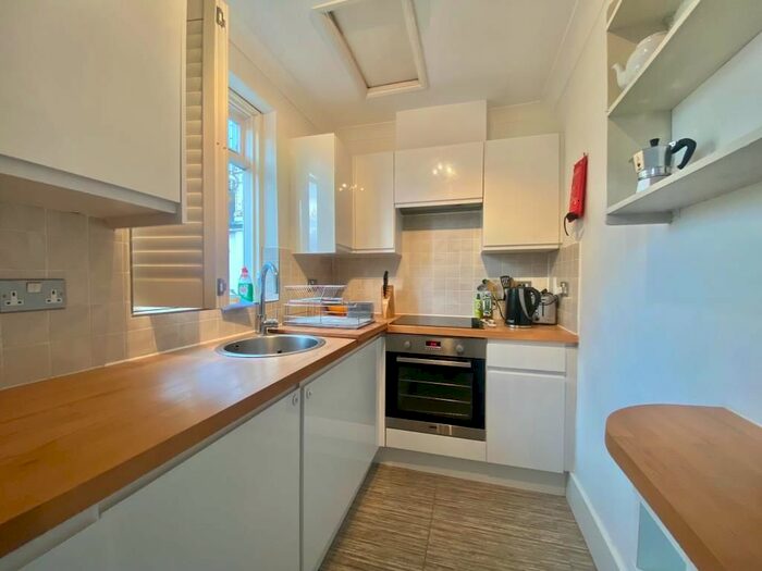 1 Bedroom Maisonette To Rent In Wilson Avenue, Henley, RG9