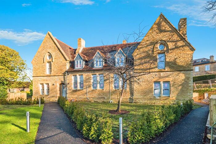 2 Bedroom Apartment For Sale In Chipping Norton, Chipping Norton, OX7