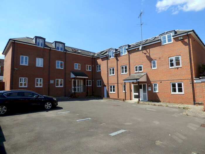 1 Bedroom Apartment To Rent In Fosseway Court, SN1