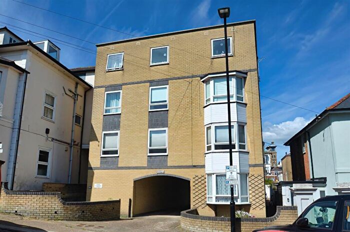 2 Bedroom Flat For Sale In Central & Coastal Ryde, PO33