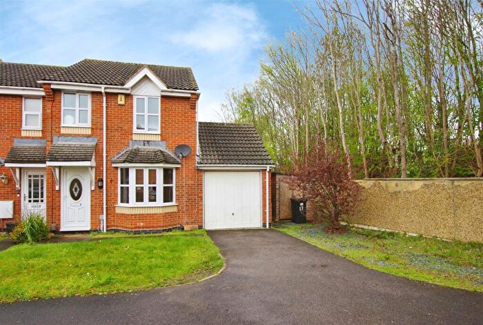 3 Bedroom End Of Terrace House For Sale In Loveridge Close, Upper Stratton, Swindon, SN2