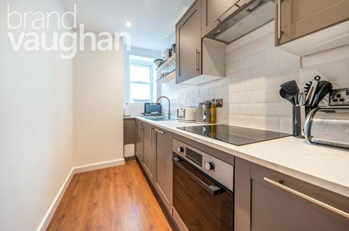 1 Bedroom Flat To Rent In Lower Rock Gardens, Brighton, East Sussex, BN2