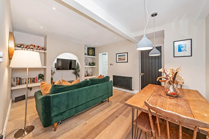 2 Bedroom Flat For Sale In Mosslea Road, SE20