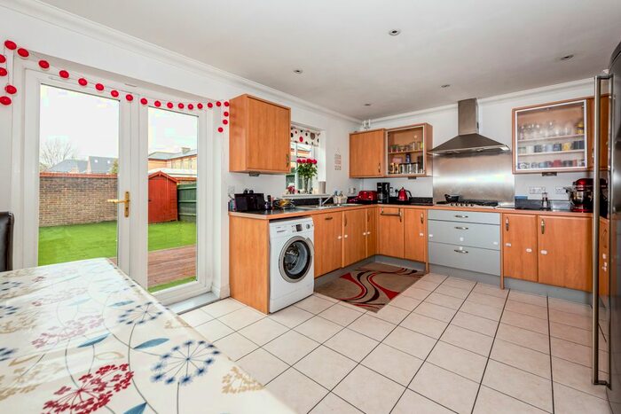 4 Bedroom Town House To Rent In Cavendish Walk, Epsom, KT19