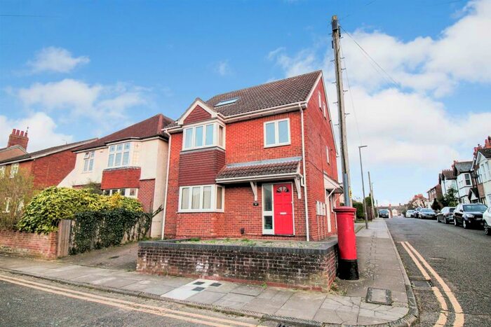 1 Bedroom Flat To Rent In Vale Road, Aylesbury, HP20