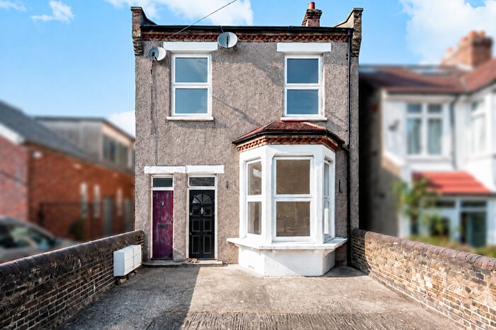 2 Bedroom Flat To Rent In Ravenscroft Road, Beckenham, BR3
