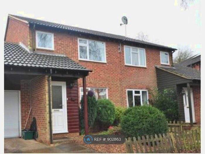 3 Bedroom Semi-Detached House To Rent In Tavistock Close, Chatham ME5