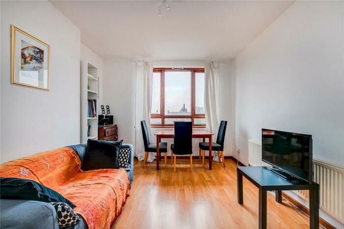 1 Bedroom Flat To Rent In Wrens Park House, Warwick Grove, London, E5