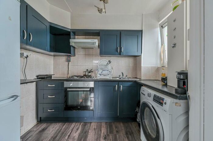 1 Bedroom Flat For Sale In Newburn Street, Kennington, London, SE11
