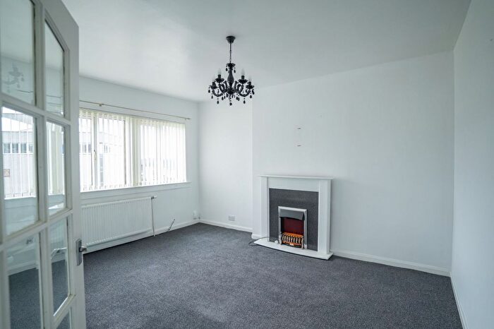 3 Bedroom Flat For Sale In Sinclair Drive, Cowdenbeath, KY4