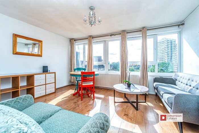 2 Bedroom Flat To Rent In Weatherley Close, Mile End, London, E3