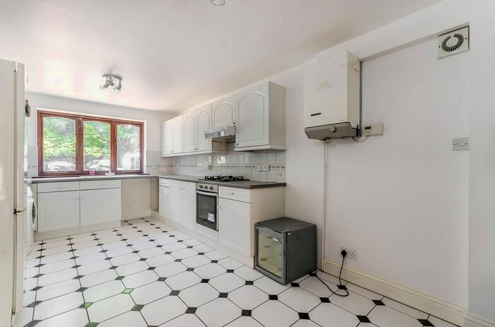 5 Bedroom Detached House To Rent In Brookfield Crescent, Kenton, Harrow, HA3