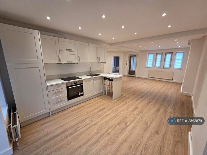 3 Bedroom Maisonette To Rent In Lyttelton Road, London, N2