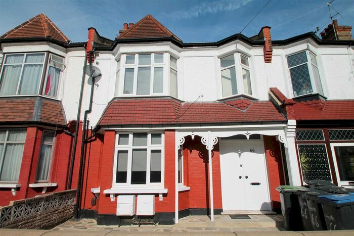 3 Bedroom Flat To Rent In Kelvin Avenue, Palmers Green, London, N13