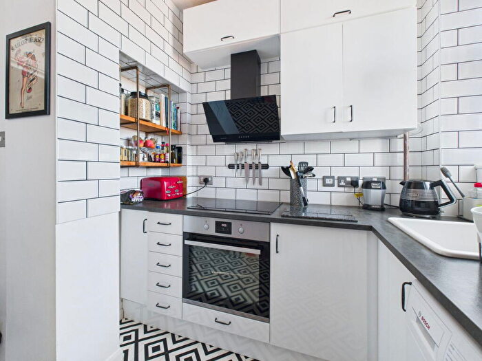 1 Bedroom Flat For Sale In Jason Court, Heene Terrace, Worthing, BN11
