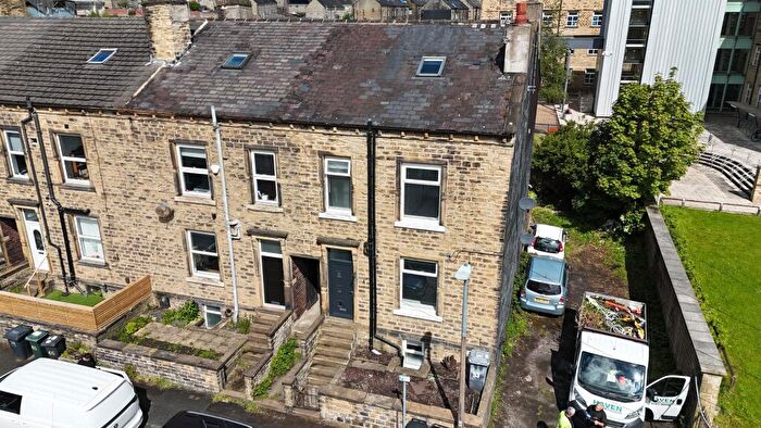 2 Bedroom End Of Terrace House To Rent In King Street, Lindley, HD3