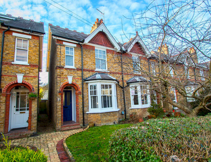 2 Bedroom Semi-Detached House To Rent In Duncombe Road, Hertford, SG14