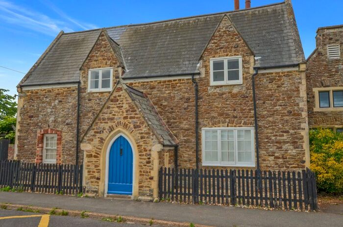 End Of Terrace House To Rent In Skinner Road, Lydd, TN29