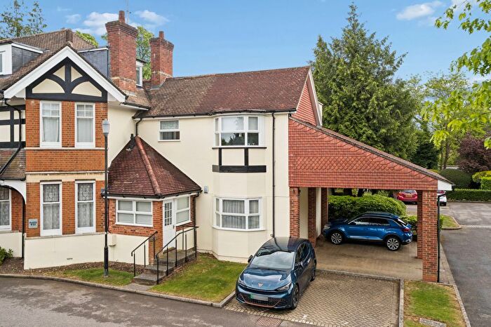 2 Bedroom Flat For Sale In Aldenham Road, Bushey, WD23