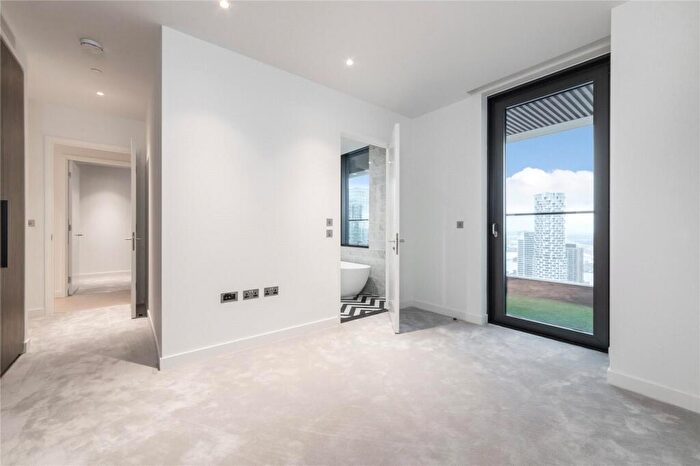 2 Bedroom Flat To Rent In Bagshaw Building, Wards Place, E14
