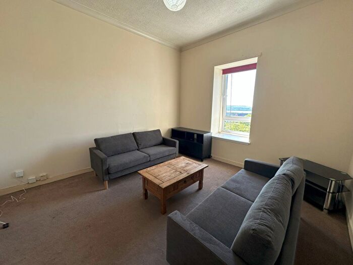 2 Bedroom Flat To Rent In Crescent Street, Dundee, DD4