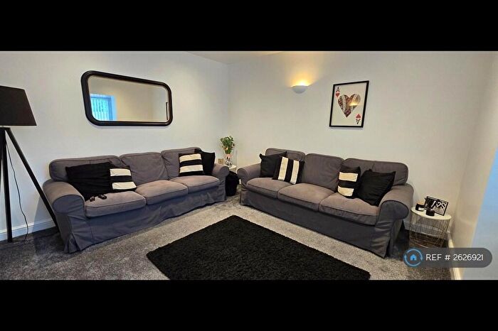 4 Bedroom Semi-Detached House To Rent In Redesdale Place, Leeds, LS16