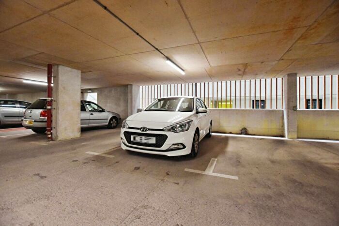 1 Bedroom Apartment For Sale In Lake Shore Drive, Bristol, BS13