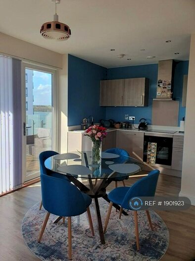 2 Bedroom Flat To Rent In The Peninsula, Gillingham, ME7