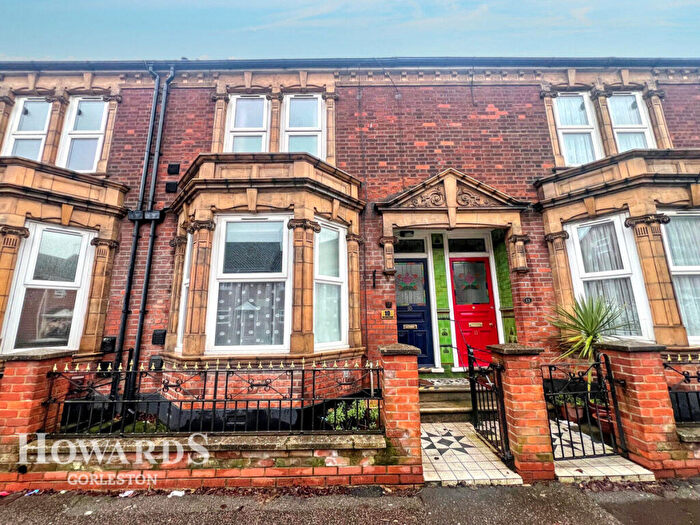 4 Bedroom Terraced House For Sale In Mill Road, Great Yarmouth, NR31