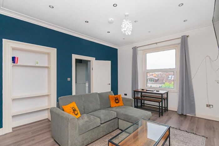 2 Bedroom Flat For Sale In Cotham Road, Cotham, BS6