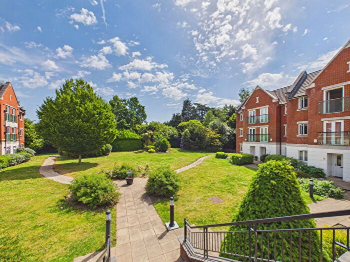 2 Bedroom Flat For Sale In The Comptons, Horsham, RH13
