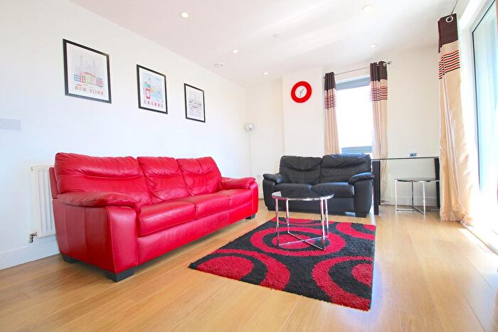 2 Bedroom Flat To Rent In Christian Street, London, E1
