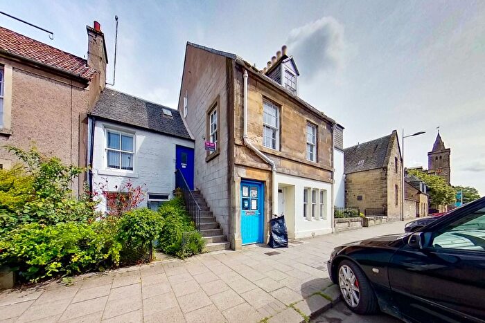 3 Bedroom Flat To Rent In North Street, St Andrews, Fife, KY16