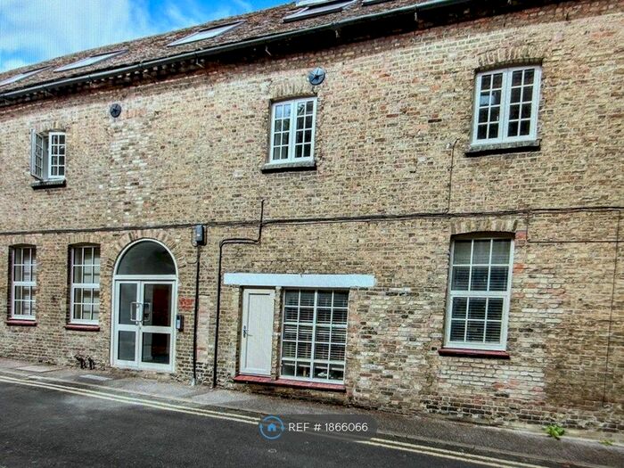 2 Bedroom Flat To Rent In Orchard House, Huntingdon, PE29