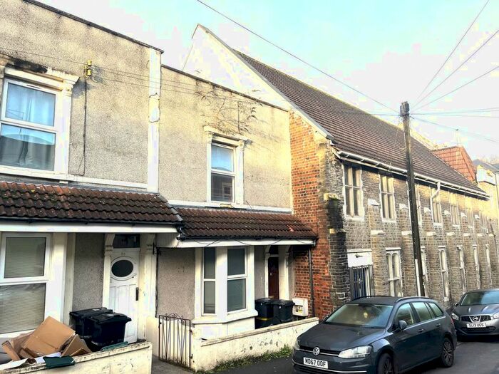 1 Bedroom Flat To Rent In Top Floor Flat Salisbury Street, St. George, Bristol, BS5